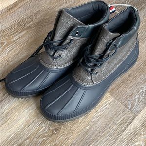 NWOT Tommy Hilfiger men’s duck boots
